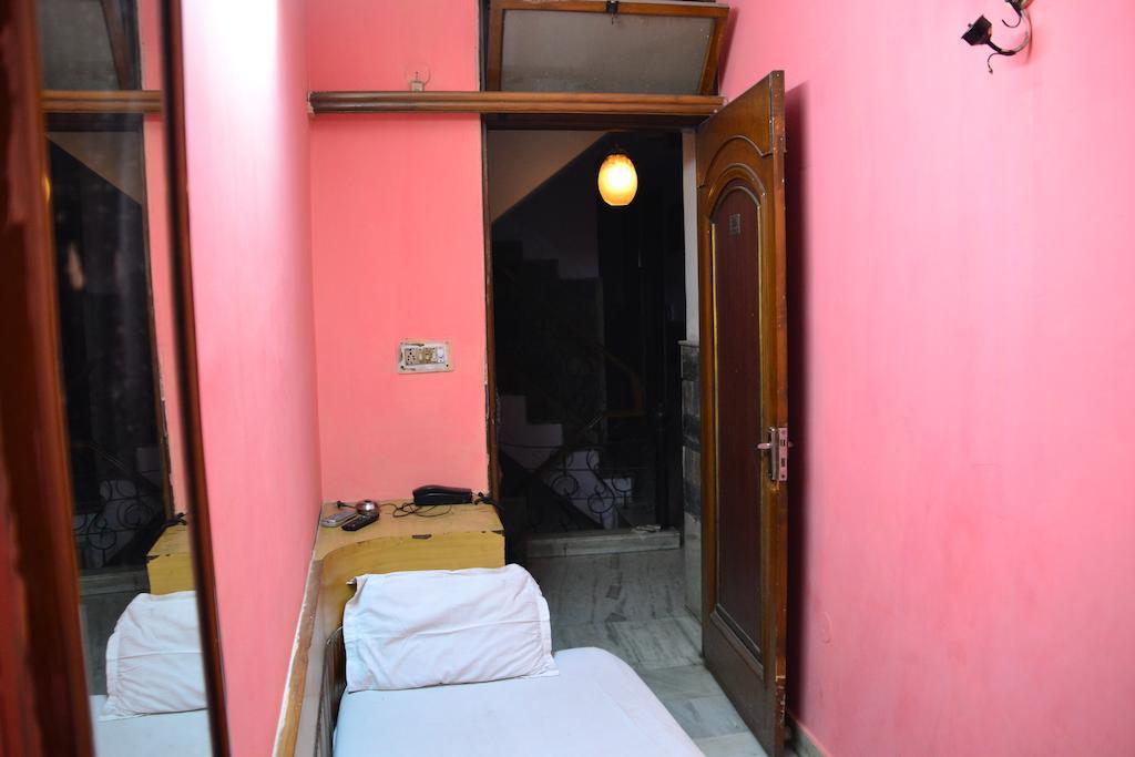 Yes Please Guest House New Delhi Room photo
